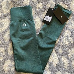 NWT Oner Active Seamless Leggings in Mineral Green. Size S, Short Length